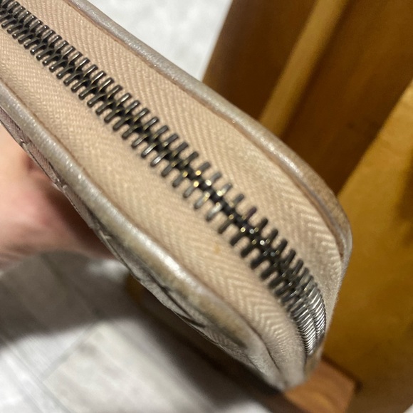 Bottega Veneta Intrecciato Rose Gold Shiny Zip L-shaped Long Leather Wallet - Picture 10 of 14